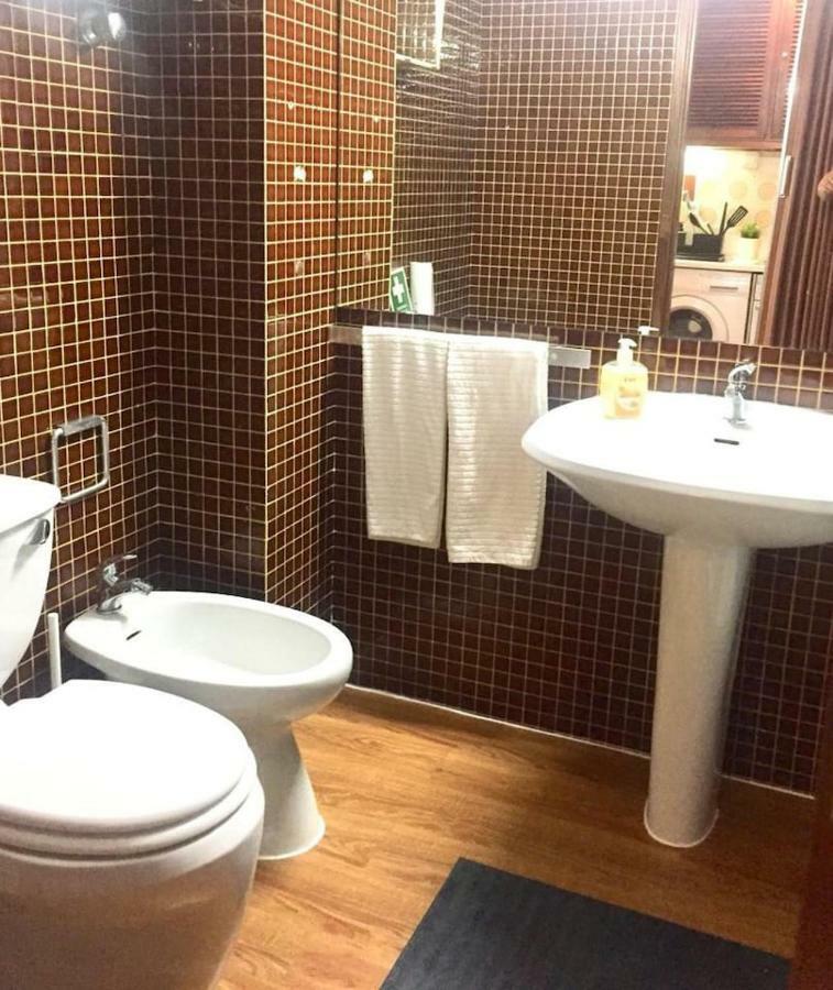 Wonderful Studio Apartment In Front Of The Beach Costa da Caparica Bagian luar foto
